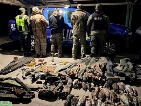 Caza ilegal en el norte santafesino: tres detenidos y dos turistas franceses implicados