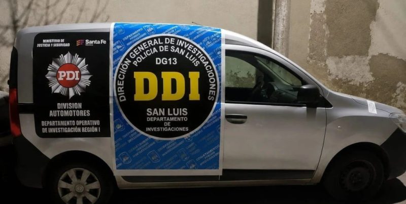 Recuperan utilitario de editorial en Santa Fe; investigan a ex vendedor por sustracción de libros
