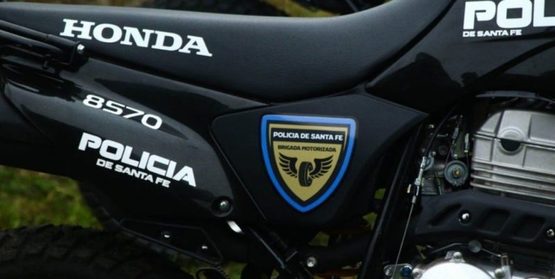 Condenaron a policías de Santa Fe por extorsión y robo de dólares a un automovilista