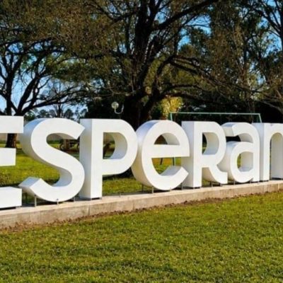Esperanza estrenó letras corpóreas en uno de sus accesos principales