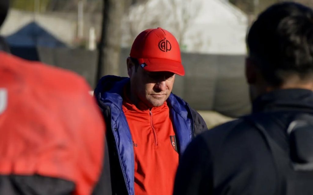 Buscando cortar la racha, Patronato recibe a San Martín de Tucumán
