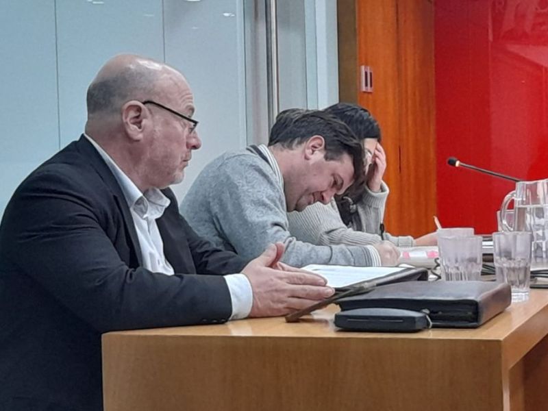 Piden flexibilizar las inhibiciones en la causa Contratos Truchos por el embargo a una jubilada