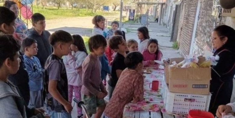 Los cuatro goles de Colón se convirtieron en 400 pirulines para instituciones de Santa Fe