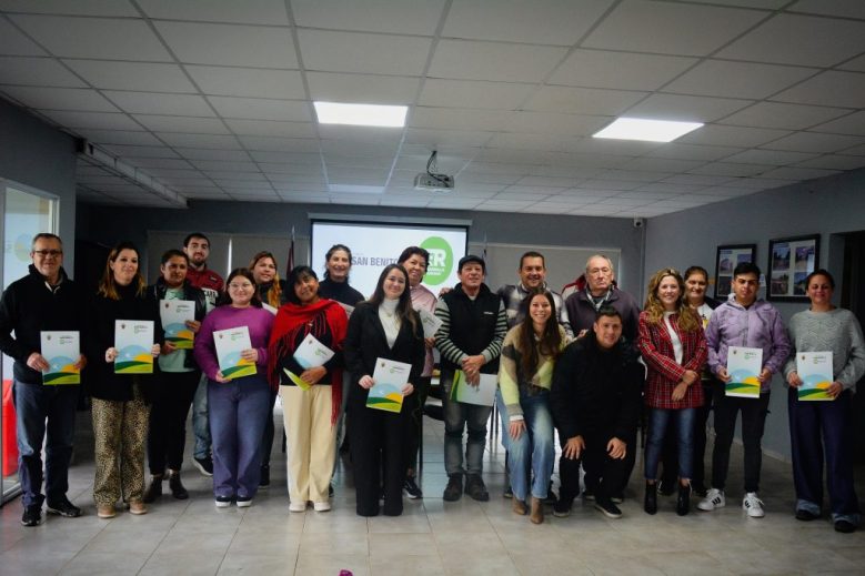 Ministerio de Desarrollo Humano entregó 148 microcréditos por más de  millones en 16 localidades entrerrianas durante el último bimestre