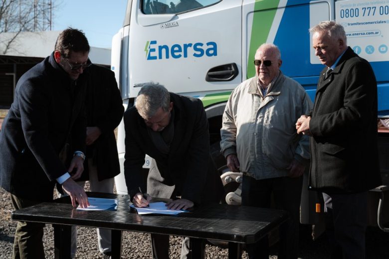 Frigerio firmó en Viale el acta de inicio para la repotenciación eléctrica regional con una inversión de 25.000 millones de pesos