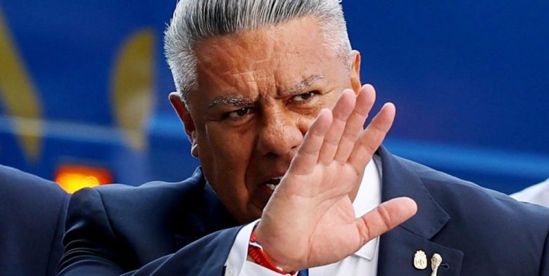 Hackearon la web del Senado de Mendoza y publicaron una foto de Chiqui Tapia