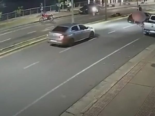 Fatal accidente en Misiones: un soldado murió atropellado por un motociclista que hacía willy