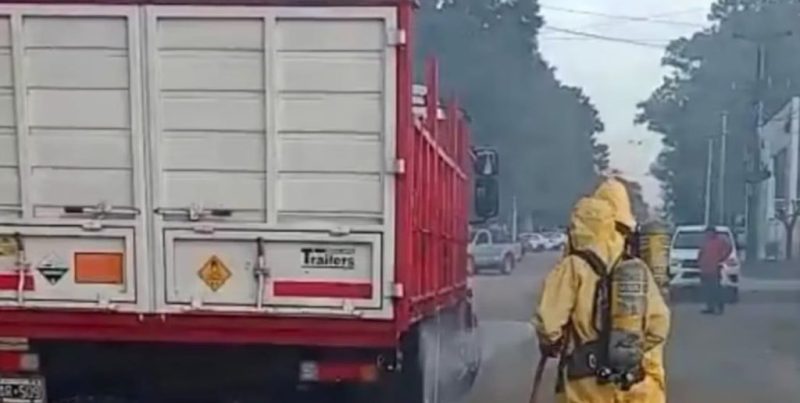 Derrame de ácido nítrico en Córdoba Capital: bomberos y equipos de emergencia controlaron el incidente