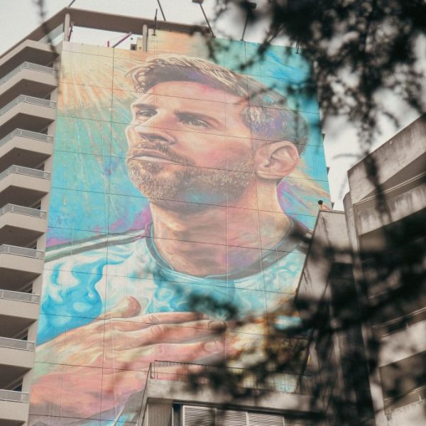 Quedó inaugurada en Rosario la puesta en valor del emblemático mural de Messi