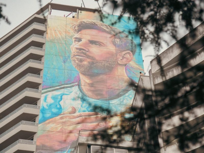 Quedó inaugurada en Rosario la puesta en valor del emblemático mural de Messi
