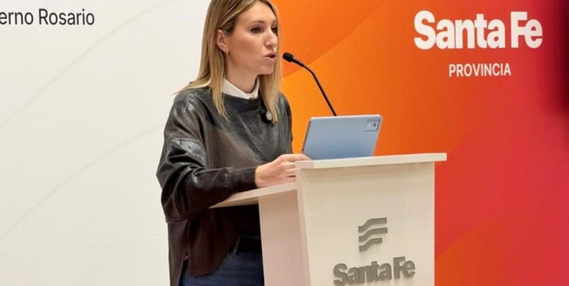 Santa Fe: confirman aumentos para estatales con piso de 5.573 y jubilados con mínima de 3.524