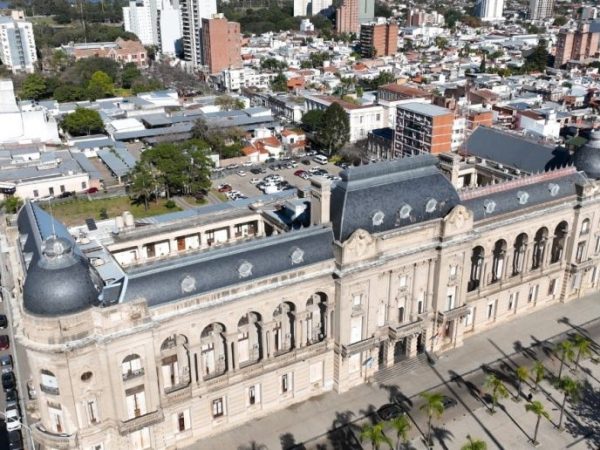 Pullaro preside gabinete clave por compensación de deudas con Nación tras aceptar 0 mil millones