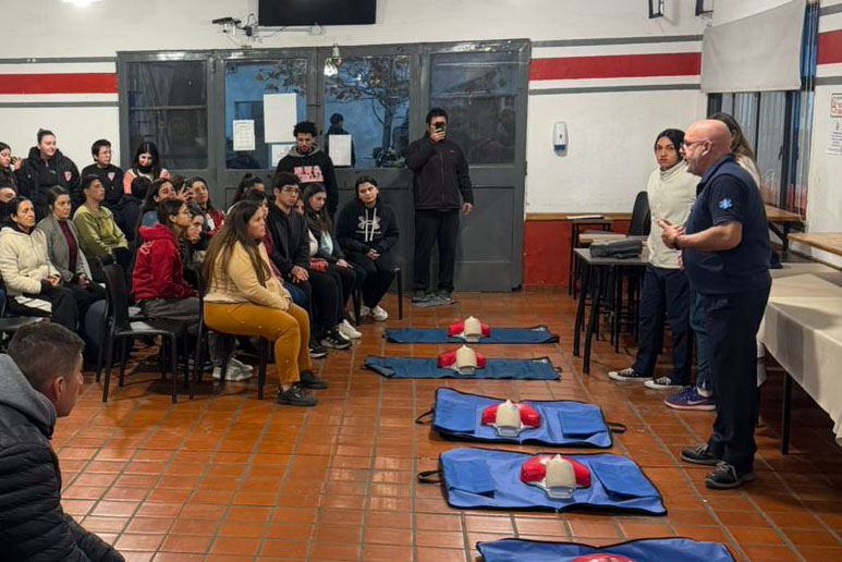 Rosario continúa con las capacitaciones a integrantes de clubes en RCP, primeros auxilios y DEA