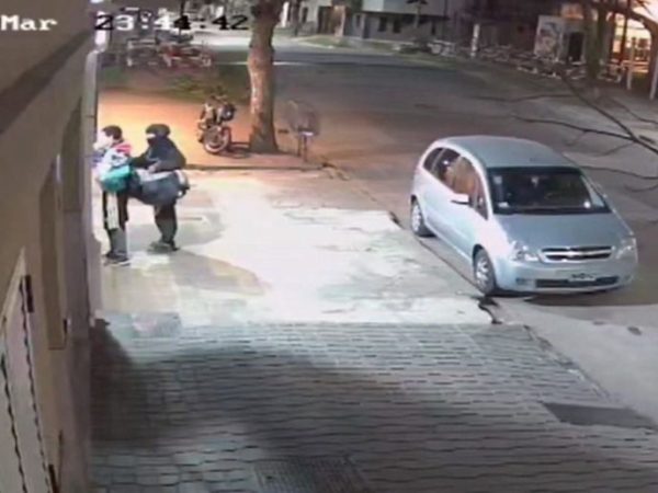 En la ciudad de Santa Fe: robaron un comercio con una piedra y un cómplice