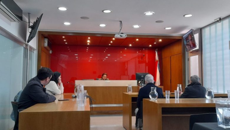 Causa Contratos Truchos: sustituyen inhibición general por embargos puntuales a la esposa no imputada de un acusado