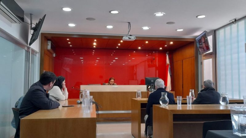 Causa Contratos Truchos: sustituyen inhibición general por embargos puntuales a la esposa no imputada de un acusado