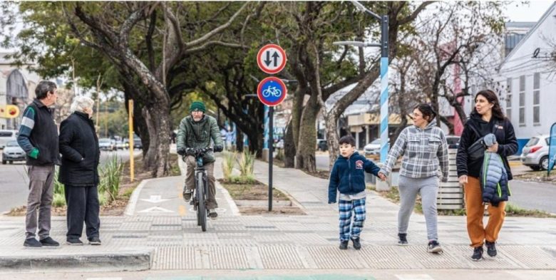 Pullaro inauguró la remodelación del cantero central de Aristóbulo del Valle en Santa Fe