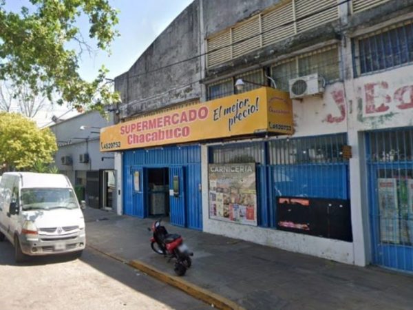 Detuvieron a una mujer por intentar robar un perfume en un supermercado santafesino