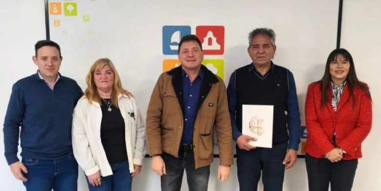 El Municipio de San Lorenzo reconoció la trayectoria cultural del músico y escritor Carlos Panario
