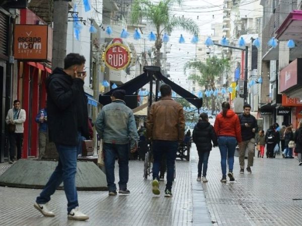 Radiografía demográfica de la ciudad de Santa Fe: baja la natalidad, se achican los hogares y crece el envejecimiento poblacional