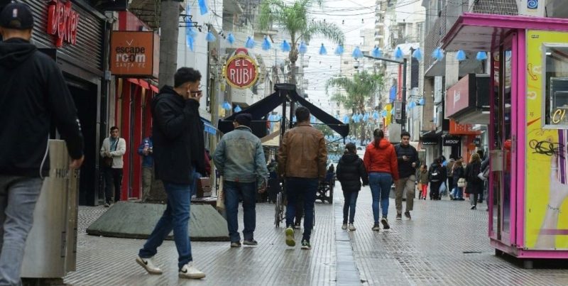 Radiografía demográfica de la ciudad de Santa Fe: baja la natalidad, se achican los hogares y crece el envejecimiento poblacional