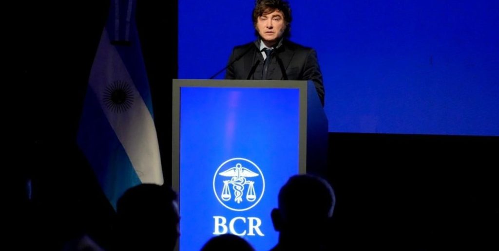 Javier Milei en Rosario: defendió su rumbo económico y respondió a las críticas por la morosidad en la Bolsa de Comercio