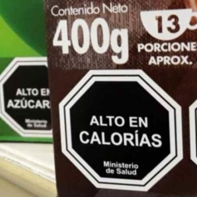 Prohíben alimentos con octógonos en escuelas públicas tras un fallo judicial