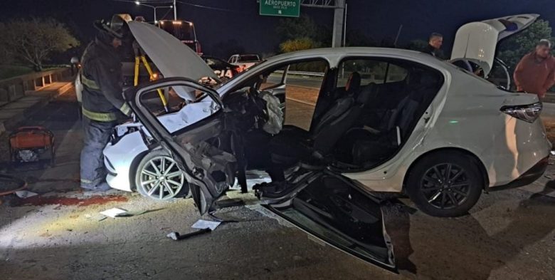 Fuerte choque entre un auto y una camioneta en Santa Fe dejó un saldo de seis personas heridas