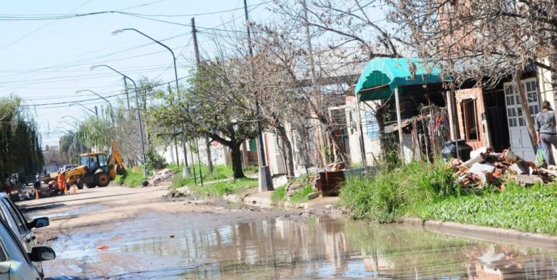 Barrio Los Hornos, Santa Fe: vecinos ofrecen pagar la obra de cloacas inconclusa para terminar los trabajos