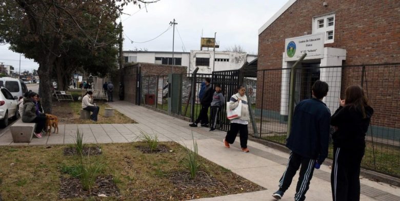 Plan de obras: mejoran las veredas en 50 escuelas de la ciudad de Santa Fe
