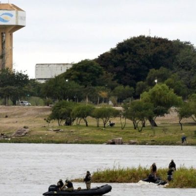 Comienzan a retirar el embalsado de la laguna Setúbal en Santa Fe si el tiempo lo permite