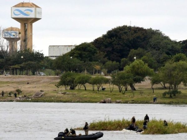 Comienzan a retirar el embalsado de la laguna Setúbal en Santa Fe si el tiempo lo permite