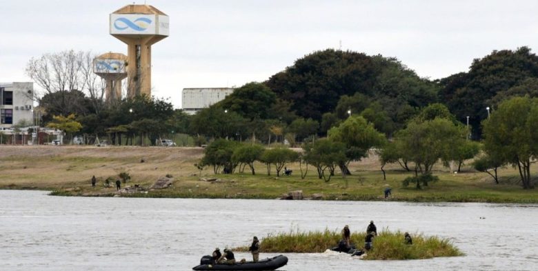 Comienzan a retirar el embalsado de la laguna Setúbal en Santa Fe si el tiempo lo permite