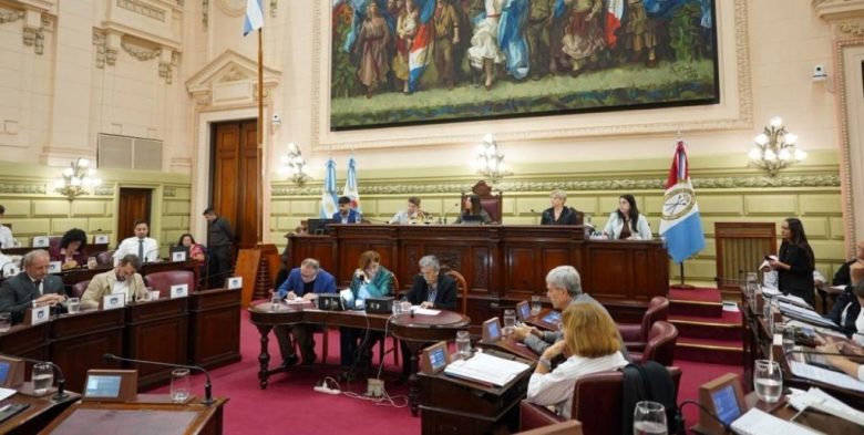 Santa Fe: Bonfatti impulsa que médicos jubilados prescriban solo a familiares directos