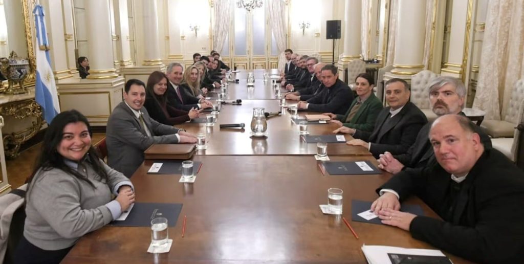 Karina Milei recibió a la Conferencia Episcopal en Casa Rosada para organizar la visita del Papa a la Argentina