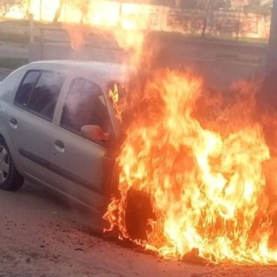 Santa Fe: un Renault Clio quedó totalmente destruido por un incendio en Blas Parera