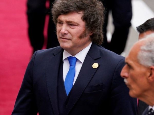Ante caída en encuestas, Milei reafirma la ortodoxia económica y ajusta la comunicación para proyectar mejoras