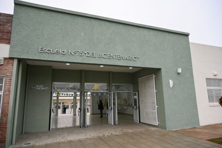 Se inauguró el nuevo edificio para la Escuela Secundaria del Bicentenario de Paraná
