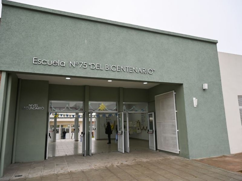 Se inauguró el nuevo edificio para la Escuela Secundaria del Bicentenario de Paraná