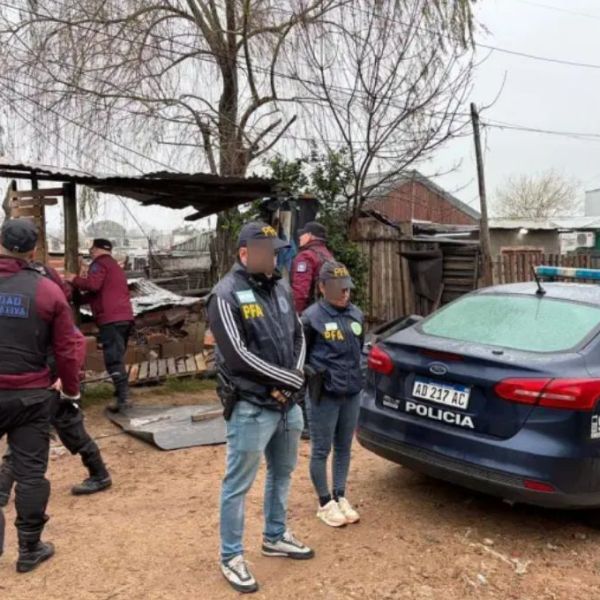 Allanaron tres viviendas en Concordia y demolieron un punto de venta de drogas