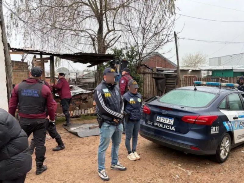 Allanaron tres viviendas en Concordia y demolieron un punto de venta de drogas