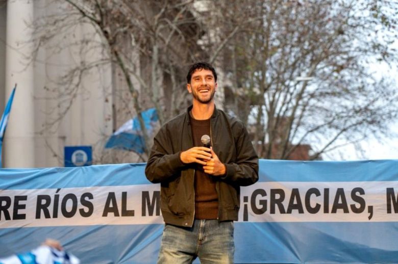 Marcos Senesi mandó donaciones a niños internados en el hospital Masvernat