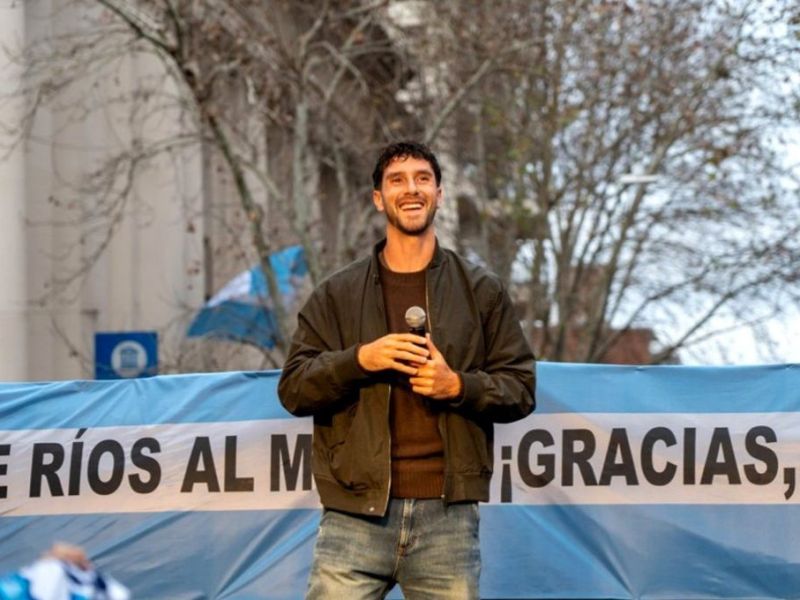 Marcos Senesi mandó donaciones a niños internados en el hospital Masvernat
