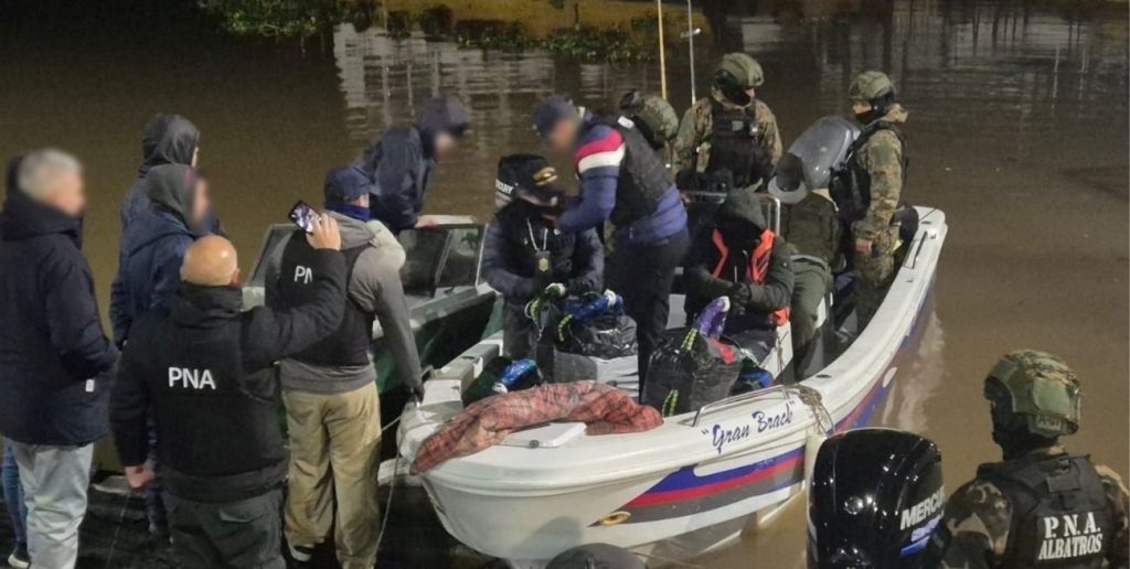 Prefectura Naval incautó un cargamento de cocaína valuado en 11.500 millones de pesos en el río Paraná