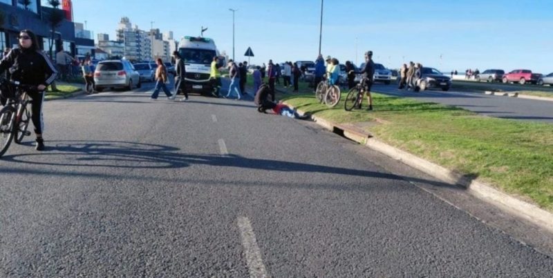 Mar del Plata: un conductor de 83 años perdió el control de su auto y atropelló a una pareja en la zona de la costa