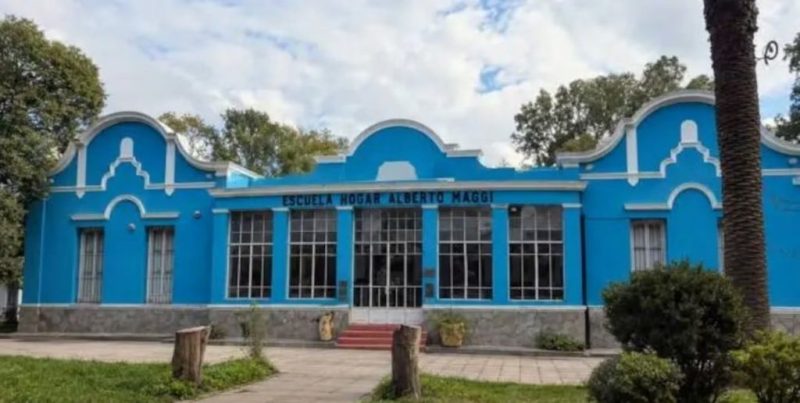 Córdoba capital: un alumno llevó un arma de fuego a una escuela y activó un operativo policial