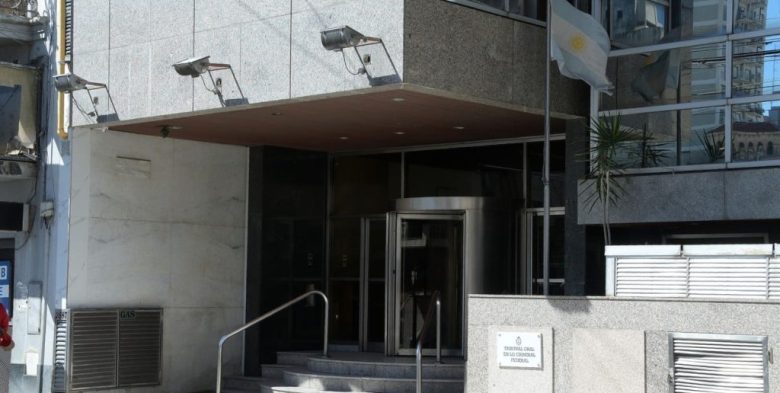 Estafa en Santa Fe: detuvieron a un hombre que usó dólares falsos para comprar un auto haciéndose pasar por un exjugador de Colón