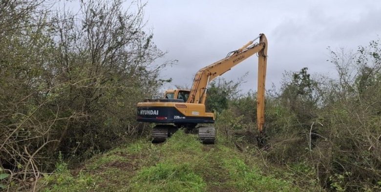 Saladero Cabal: avanzan las obras para reforzar la defensa sureste ante la crecida del río