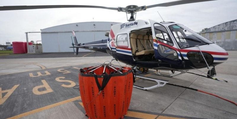Maximiliano Pullaro presentó el nuevo avión hidrante y helicóptero para combatir incendios en Santa Fe