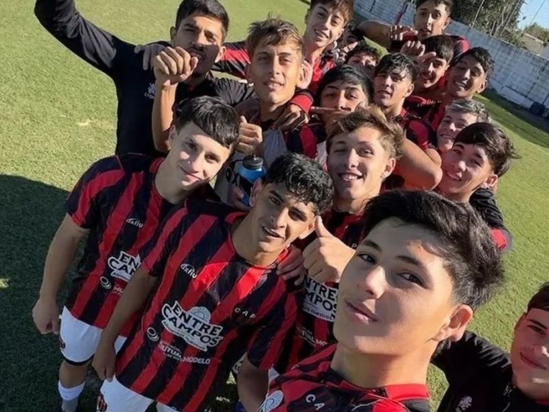 La Quinta y Sexta de Patronato vendieron pizzas para costear el viaje a Villa María
